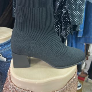 BOTÍN CALCETIN COLOR NEGRO